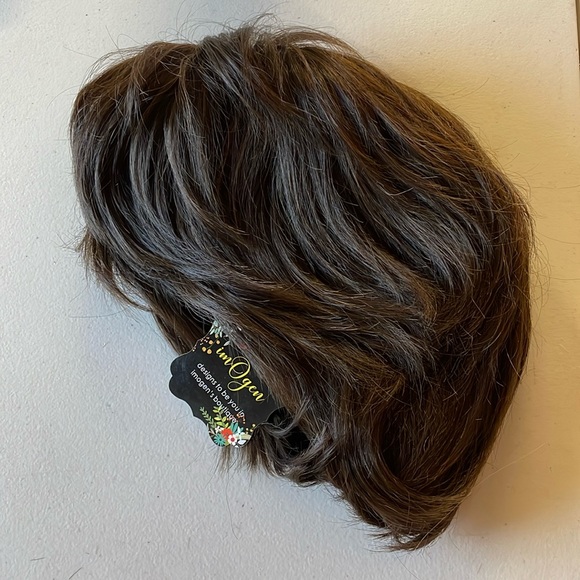 NWT 9/8” short brown wig very subtle golden lights layered shaped waved bangs DP - Picture 8 of 15